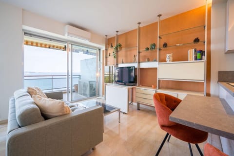 Communal lounge/ TV room, TV and multimedia, Living room, Seating area, Dining area