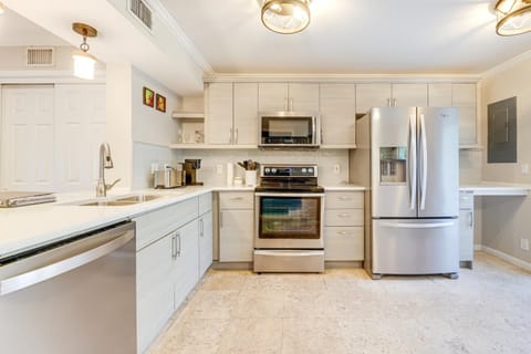 Home 3 Mi to Ocean Inlet Park Waterfront Deck! House in Ocean Ridge