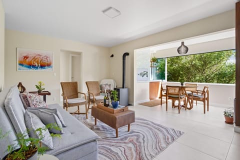 Balcony/Terrace, Balcony/Terrace, Living room, Seating area, Dining area, Garden view