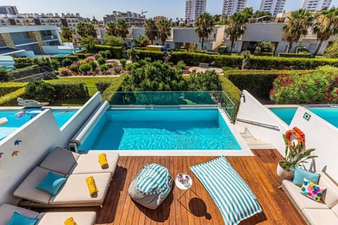 Garden view, Pool view, Swimming pool, sunbed