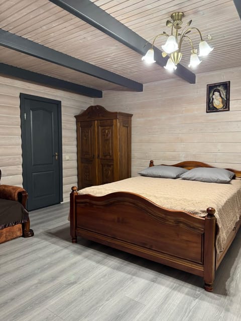 Bed, Photo of the whole room, wardrobe