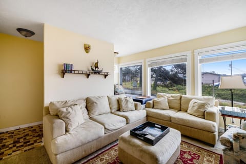 Captain's Quarters House in Depoe Bay