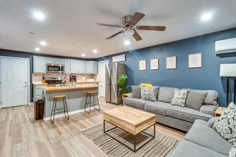 7 Mi to Lake Tangipahoa McComb Home with Deck! House in Mississippi