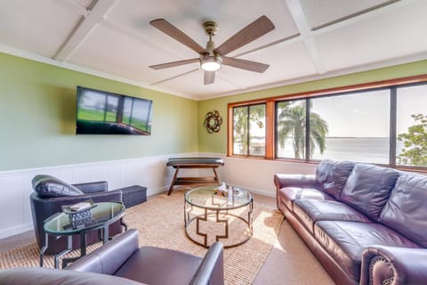 Dora Canal Views and Shared Dock Apt in Tavares! Apartment in Tavares