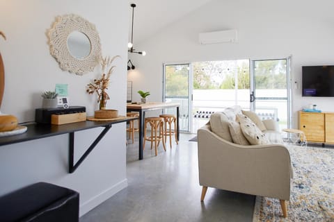 Sea Salt Sun Beach House House in Bicheno