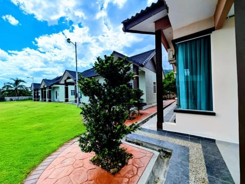 Property building, Day, Garden, Garden view