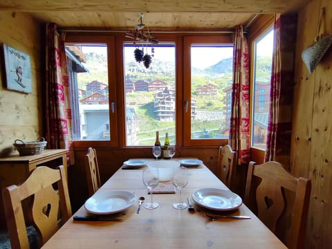 Appartement cosy 4 pers, rénové style montagne, ski aux pieds - FR-1-545-53 Apartment in Val Thorens