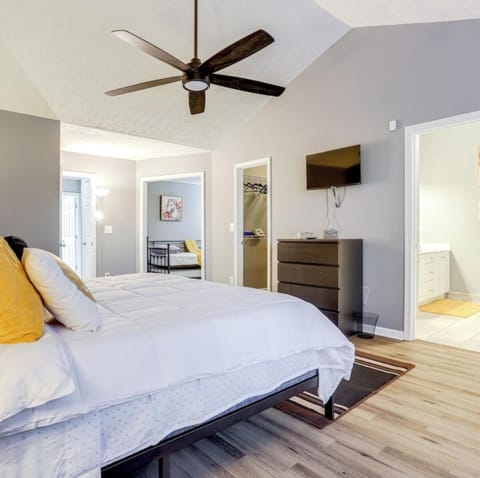 Stylish Retreat in Lawrenceville House in Lawrenceville