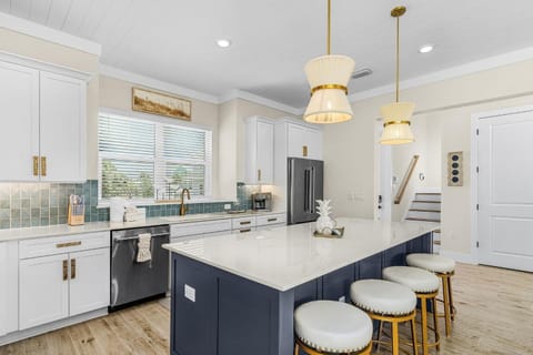 110 Sea Le Vie- 5BR 4,5BA Brand New Build with Pool! home House in Estero Island