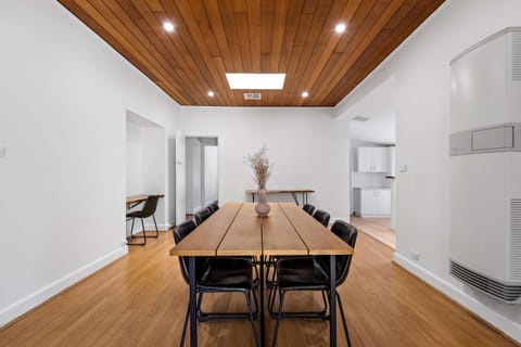 Dining area, heating