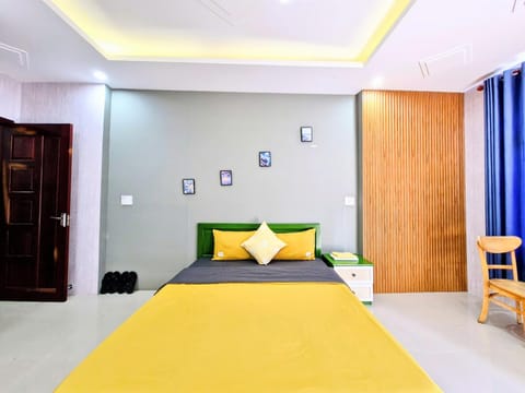 Bed, TV and multimedia, Bedroom, wardrobe