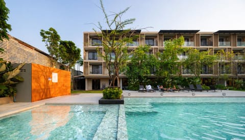 Property building, Swimming pool