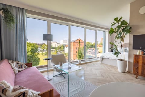 View (from property/room), Living room, Landmark view
