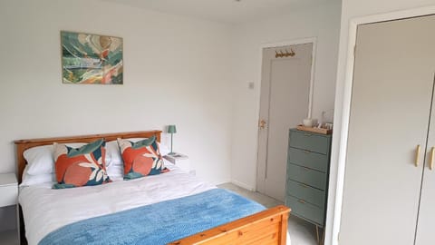 Welcome to No 2 - Modern Comfortable Homestay Vacation rental in Reading
