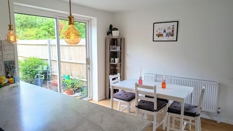 Welcome to No 2 - Modern Comfortable Homestay Vacation rental in Reading