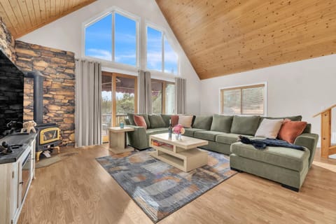 Prasad Retreat - Sunny Home with Deck & Air Hockey home House in Arnold