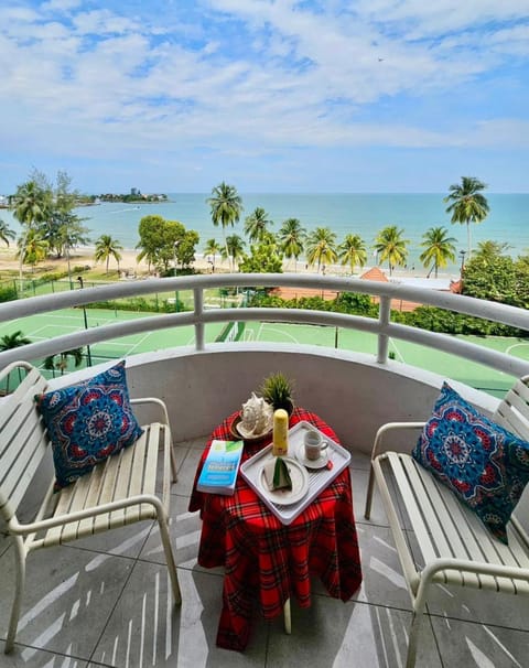 View (from property/room), Balcony/Terrace, Living room, Seating area, Sea view, Swimming pool