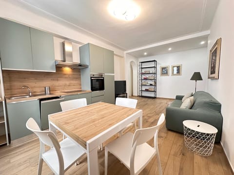 Kitchen or kitchenette, Living room, Seating area, Dining area, oven, pet friendly, stove