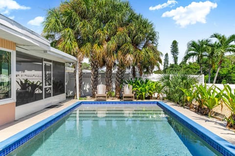 Swimming pool, Swimming pool