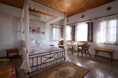 Bed, Photo of the whole room, Decorative detail