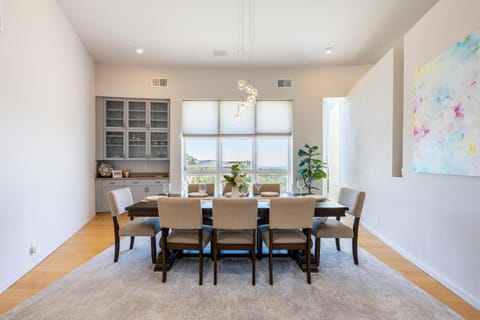 Seating area, Dining area