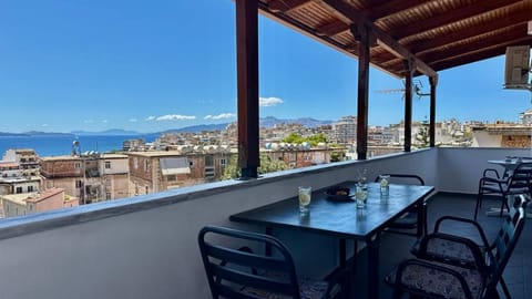 Day, View (from property/room), Balcony/Terrace, Seating area, Dining area, City view, Sea view