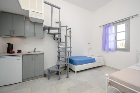 Bed, Kitchen or kitchenette