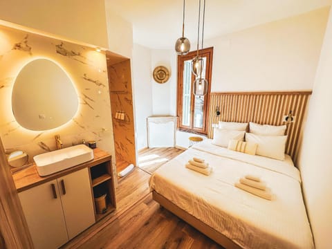 Bathroom, Bedroom