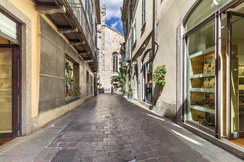 Duomo 3 Floors Penthouse House in Como