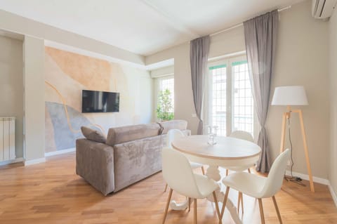 TV and multimedia, Living room, Dining area