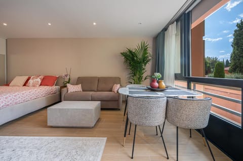 Modern Seaside Escape with Parking Eze bord de Mer Apartment in Eze