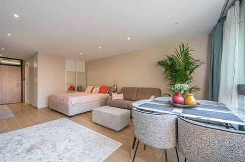 Modern Seaside Escape with Parking Eze bord de Mer Apartment in Eze