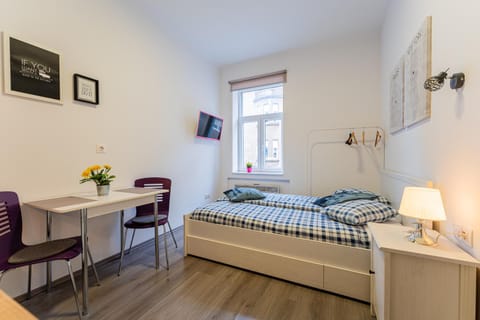 Property building, Bed, View (from property/room), Photo of the whole room, Seating area, Dining area, Bedroom
