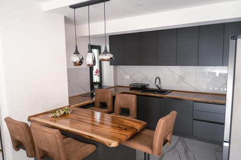 Kitchen or kitchenette, Dining area, stove