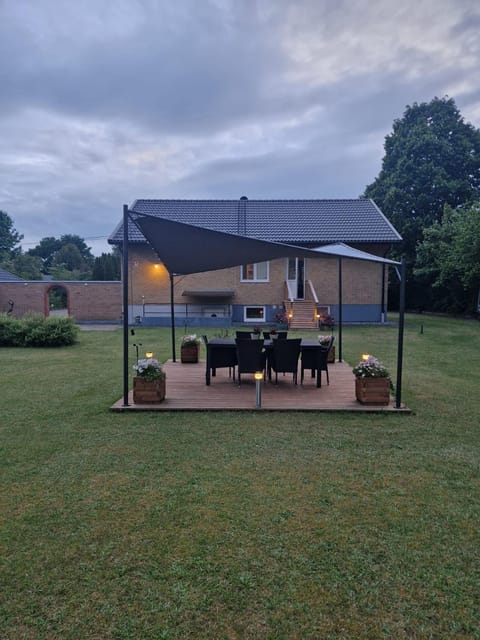 Property building, Patio, Garden