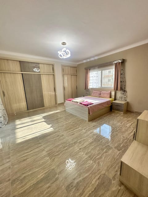 Photo of the whole room, Bedroom, towels, wardrobe