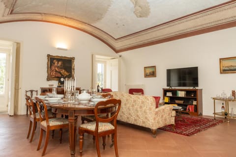 TV and multimedia, Living room, Dining area