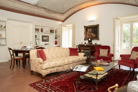 Living room, Dining area