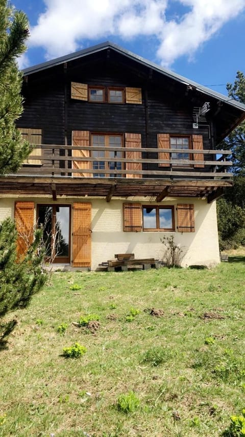 Property building, Natural landscape, Garden view