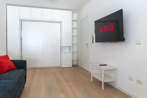 Appartamenti del Borgo a 2 passi dal lago, quite Apartment in Garda