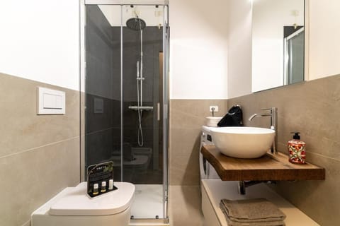 Appartamenti del Borgo a 2 passi dal lago, quite Apartment in Garda