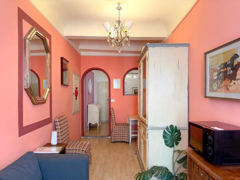 Bed, Living room, Photo of the whole room, Seating area, Bedroom, microwave