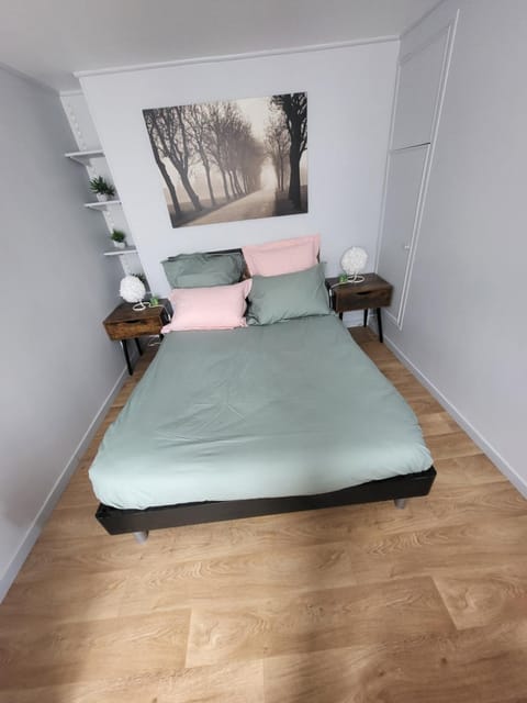 Bed, Bedroom