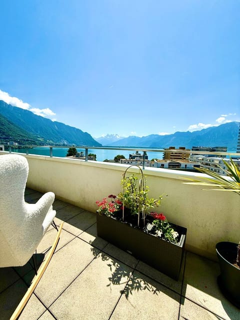 Patio, View (from property/room), Balcony/Terrace, Lake view, Mountain view, River view