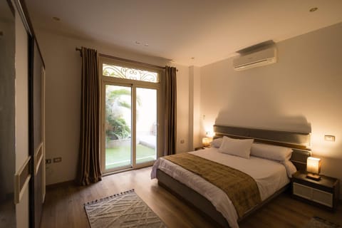 Bed, Bedroom, air conditioner