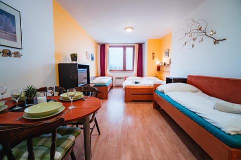 Bed, Photo of the whole room, Dining area