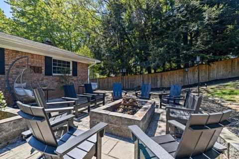 Wild West Pool Sportcourt Hot Tub Fire Pit House in Upper Hominy