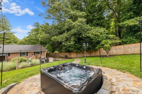 Wild West Pool Sportcourt Hot Tub Fire Pit House in Upper Hominy