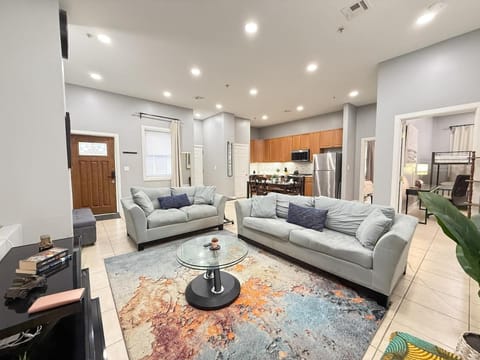 TV and multimedia, Kitchen or kitchenette, Living room, Seating area, Dining area, pet friendly, stove