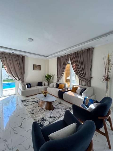 TV and multimedia, Seating area